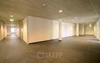 Spacious corridor of Weesperstraat 118 in Diemen, ideal for office space rental with clean lines and modern minimalist design.