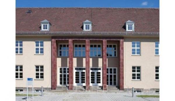Beeindruckende Außenansicht des Bürogebäudes in Dresden, zur Wetterwarte