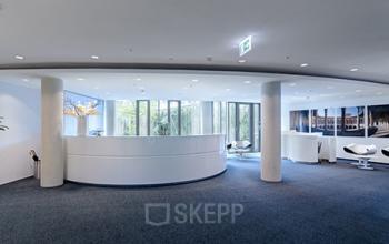 Stilvoller Empfangsbereich des Business Centers in Düsseldorf Altstadt