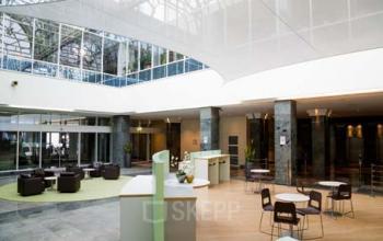 Bequeme Business Lounge des Bürogebäudes in Düsseldorf-Altstadt