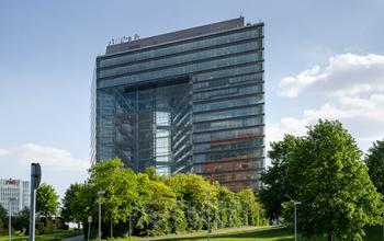 Beeindruckende Außenansicht des Bürogebäudes in Düsseldorf-Bilk