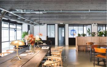 Arbeitsplätze in stilvoller Coworking-Area