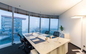 Großes Büro mieten in Düsseldorf an der Speditionstraße, Medienhafen