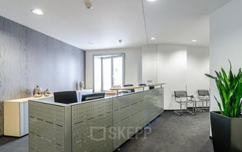 Stilvoller Empfangsbereich der Immobilie in Düsseldorf