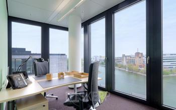 Modernes Büro mieten in Düsseldorf Medienhafen