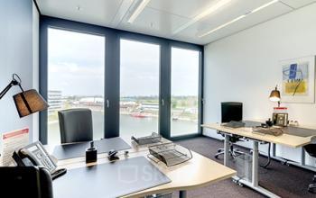 Helles Büro in Düsseldorf Medienhafen mieten