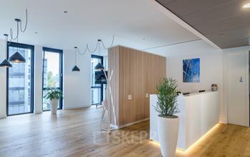 Moderner Empfangsbereich des Business Centers in Düsseldorf Nord