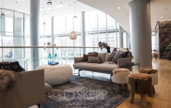 Bürofläche mieten am Graf-Adolf-Platz 15 in Düsseldorf Altstadt (Königsallee), elegante Einrichtung mit großen Fenstern.