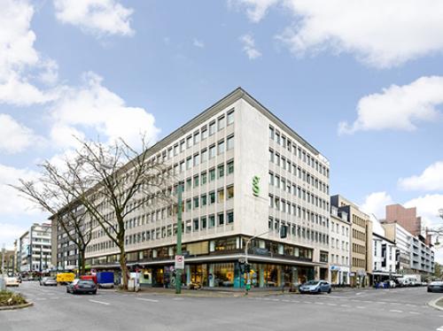 Beeindruckende Außenansicht des Bürogebäudes in Düsseldorf-Altstadt