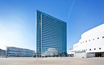 Office building with a special architecture in Düsseldorf-Altstadt (Königsallee)
