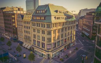 Beeindruckende Außenansicht des Bürogebäudes in Düsseldorf Königsallee