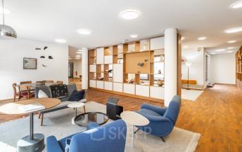 Moderne Lounge im Bürogebäude in der Breite Straße 3 in Düsseldorf Altstadt (Königsallee), ideal zum Büroraum mieten.