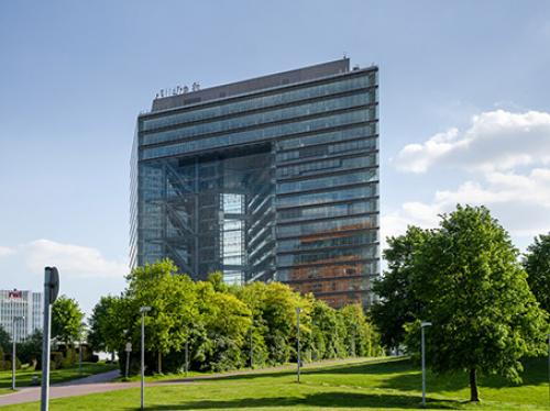 Beeindruckende Außenansicht des Bürogebäudes in Düsseldorf-Bilk