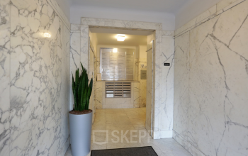 Heller Eingangsbereich im Business Center in Düsseldorf