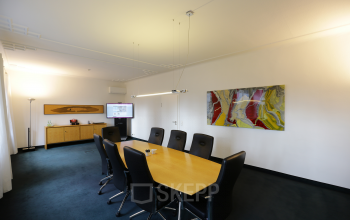 Stilvoller Meetingraum der Immobilie in Düsseldorf