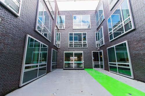 Exterior view of the office building located at Flight Forum 40, a prime location for office space rental at Eindhoven Airport.