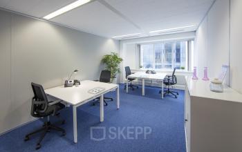 Modern and well-lit office space rental at Fellenoord 130, with a clean design and ergonomic furniture in Eindhoven Center.