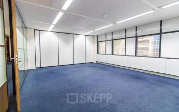 Bright office space with blue carpet and large windows at Paradijslaan 30-38, Eindhoven Center, offering office space rental.
