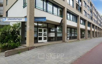 Exterior view of office building at Kanaaldijk-Zuid 19 in Eindhoven Center, Eindhoven, with multiple windows and an entrance.