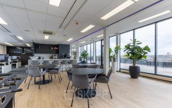 Bright, stylish office space rental at Meerenakkerplein 1-10, Eindhoven De Hurk, featuring modern furniture and large windows for natural light.