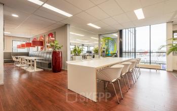 Bright and modern office space rental at Meerenakkerplein 11-20, Eindhoven De Hurk, featuring sleek furnishings and vibrant artwork.