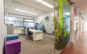 Bright and spacious office at Meerenakkerplein 11-20 in Eindhoven De Hurk, featuring modern decor and large windows. Ideal office space rental opportunity.
