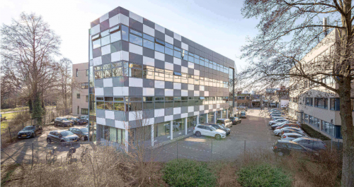 Modern exterior view of office building at Meerenakkerplein 11-20, Eindhoven De Hurk, showcasing office space rental opportunities.