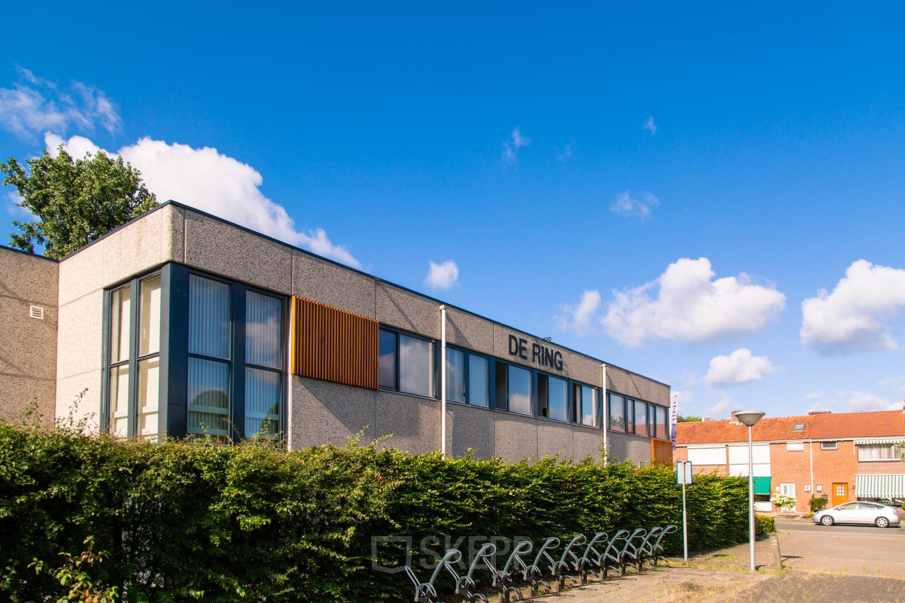 Exterior view of office building at Weegschaalstraat 3 in Eindhoven North, Eindhoven, with bike racks and labeled 'De Ring'.