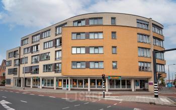 Exterior view of office building at Boddenkampsingel 95, Enschede, ideal for office space rental.