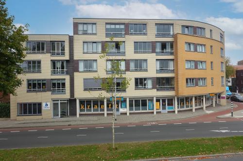 Exterior view of the office building located at Boddenkampsingel 95 in Enschede, showcasing potential office space rental options.