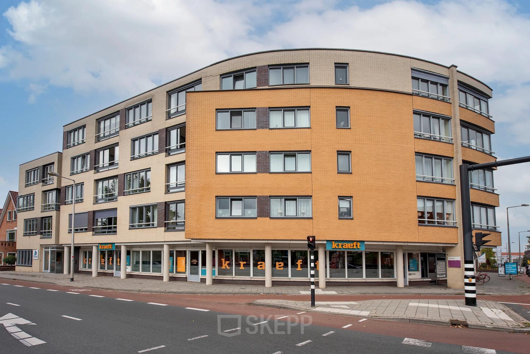 Exterior view of office building at Boddenkampsingel 95, Enschede, ideal for office space rental.