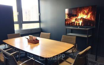 Konferenzraum im Bürogebäude in der Frankfurter Straße 80-82, Eschborn, mit moderner Ausstattung.