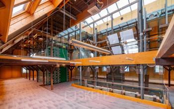 Spacious office to rent at Prins Hendrikkade 3 in Franeker with modern design and ample light from large windows.