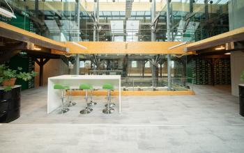 Bright, spacious office at Prins Hendrikkade 3 in Franeker, featuring modern furnishings and open workspaces ideal for office space rental.