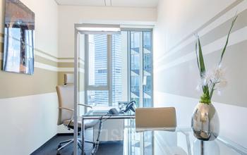 Helles Büro mieten an der Friedrich-Ebert-Anlage in Frankfurt