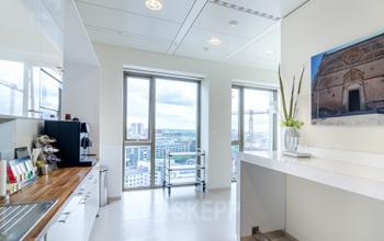 Voll ausgestattete Gemeinschaftsküche des Business Center in Frankfurt Hauptbahnhof