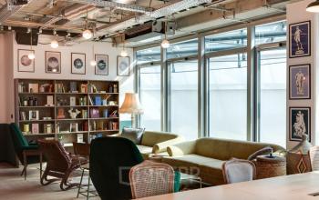 Modernes Lounge-Büro in der Neue Mainzer Straße 66-68 in Frankfurt Innenstadt, ideal um Bürofläche zu mieten.