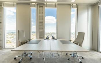 Rent a beautiful office with a modern facility in Frankfurt