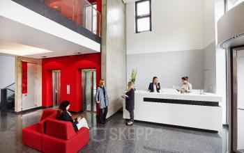 Repräsentativer Eingangsbereich im Business Center in Frankfurt Nord, Sebastian-Kneipp-Straße