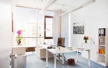Helles Büro mieten in Frankfurt an der Sebastian-Kneipp-Straße mit angenehmer Arbeitsatmosphäre