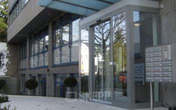 Stilvoller Eingangsbereich des Business Centers in Frankfurt-West