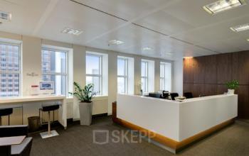 Moderner Empfangsbereich des Business Centers in Frankfurt