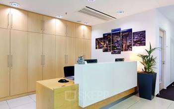 Stilvoller Empfangsbereich des Business Centers in Frankfurt Westend