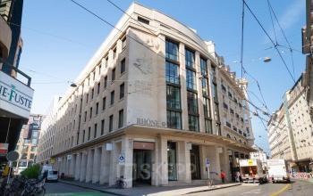 Moderne Bürofläche mieten in Rue du Commerce 4, Genf Innenstadt, mit urbaner Architektur.