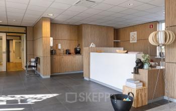 Reception area at Techniekweg 15, Gorinchem, offering a welcoming office space rental with modern furnishings and a sleek design.