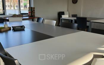 Clean and modern conference room at Techniekweg 15, Gorinchem, with large table, chairs, and windows letting in natural light, ideal for office space rental.