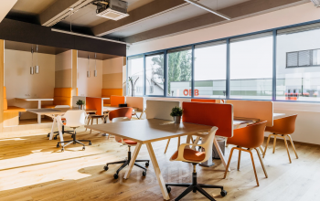 Modern office space rental at Waagner-Biro-Straße 47 in Graz with a well-lit interior and stylish furnishings.
