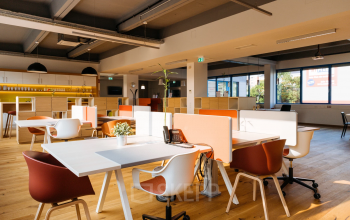 Modern open floorplan office space available for rent at Waagner-Biro-Straße 47 in Graz, with stylish furnishings and ample natural light.