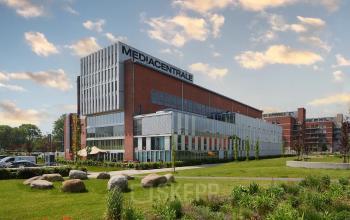 Exterior view of an office building at Helperpark 270-298, Groningen, ideal for office space rental.