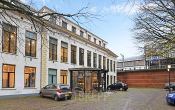 Modern office space rental at Kennemerplein 20, Haarlem Centraal Station with a clean facade and parking availability.